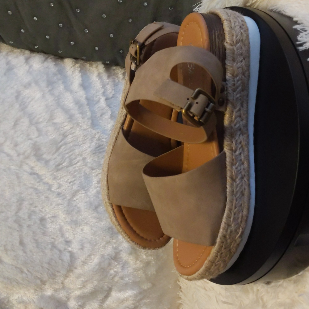 Shoeland Open toe open back wedge sandal tan size 9 last display pair no box